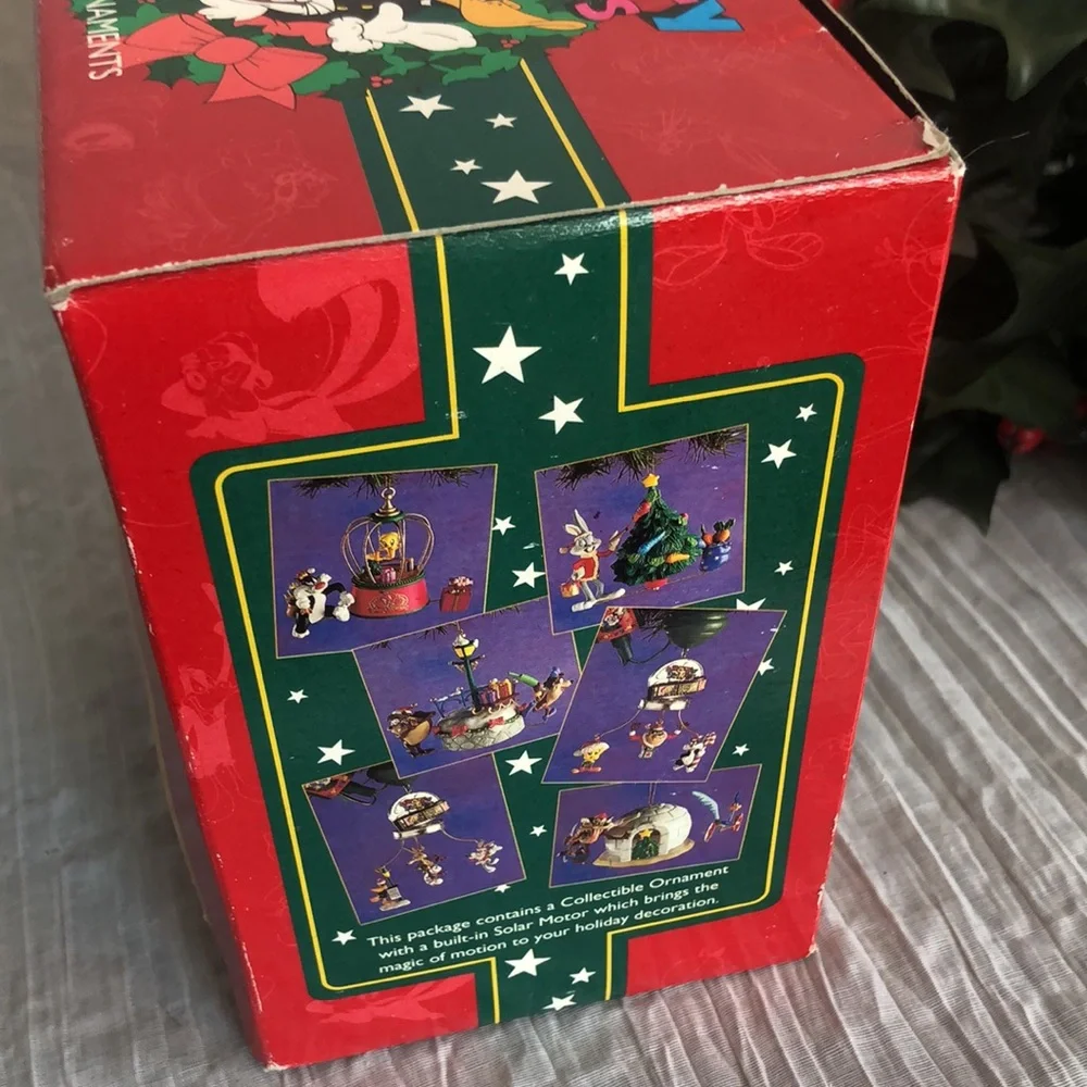 LOONEY TUNES BUGS BUNNY as Santa Claus w/ Christmas tree solar ornament in box